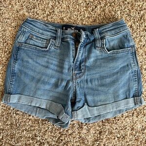 Hollister “Shortie” Advanced Stretch Mid-Rise Short 3” - Size 00 (23)